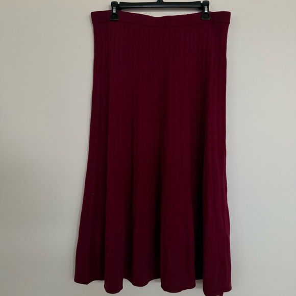 NEW Banana Republic 100% Extra Fine Merino Wool Dark Red Nezha Ribbed Midi Skirt - Picture 2 of 9